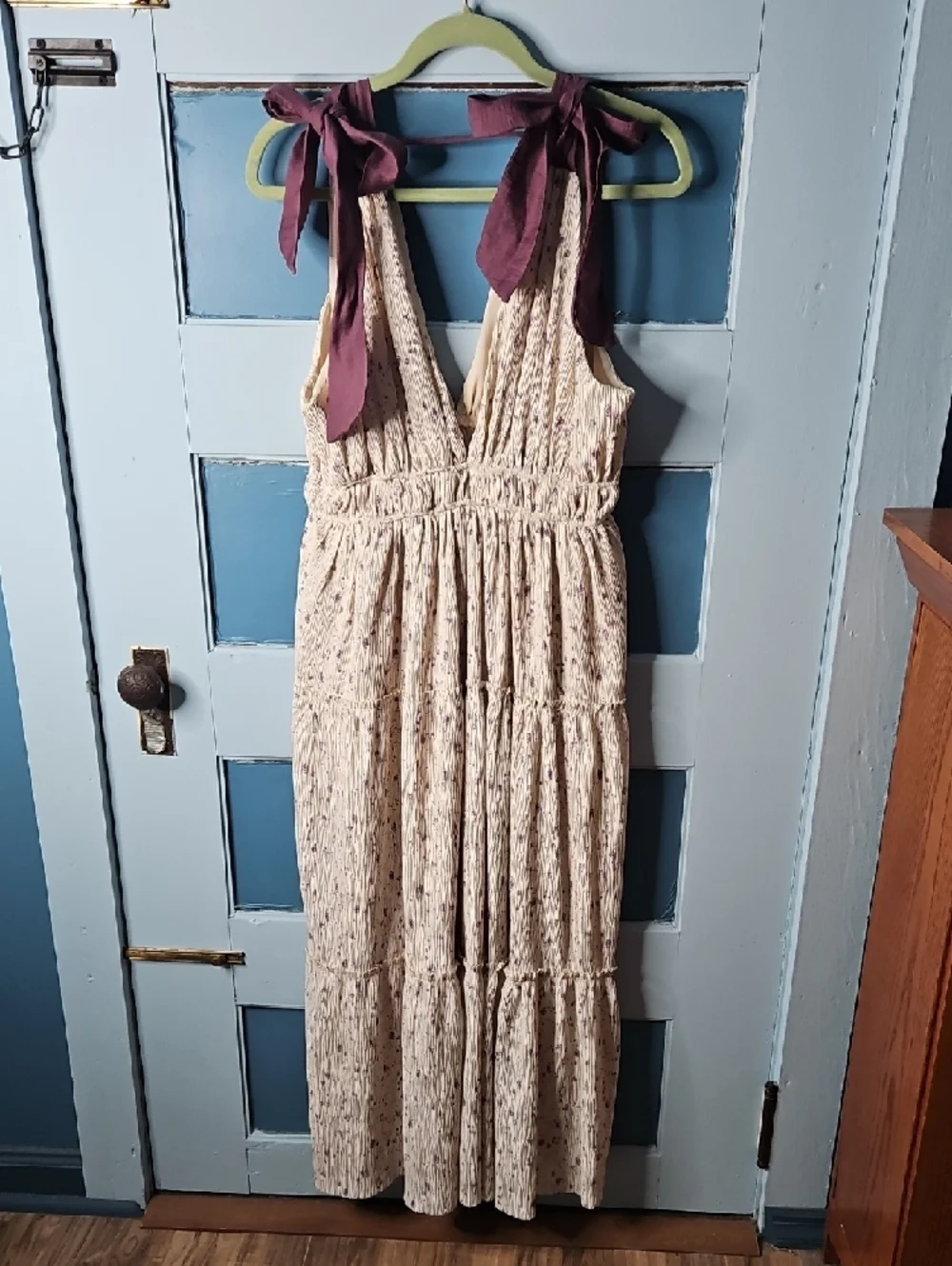 Storia Women’s Cream Lavender Floral Tiered Maxi Dress with Deep V Neck Large - Picture 3 of 10